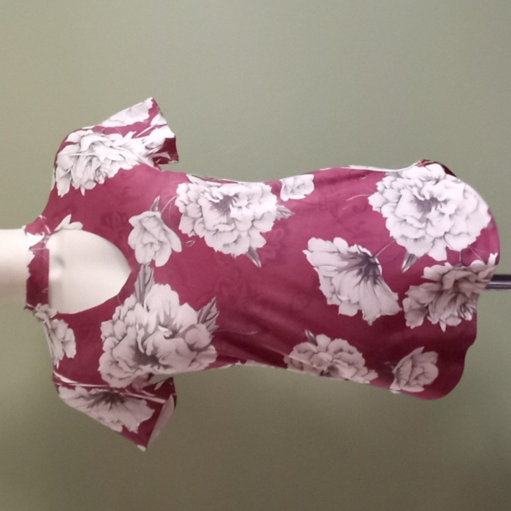Form Fitting Floral Choker Top Size Medium Worn 1x